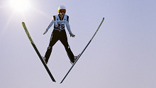 Közel 40 méterrel szárnyalta túl a síugrás világcsúcsát az olimpiai bajnok