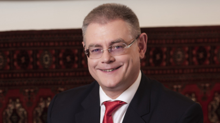 Ismét Tóth Ádámot választották a közjegyzői kamara elnökévé