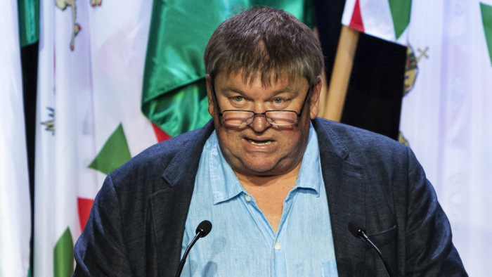 Kálomista Gábor kiszáll, de nem mindenhonnan, és éles kritikát fogalmazott meg