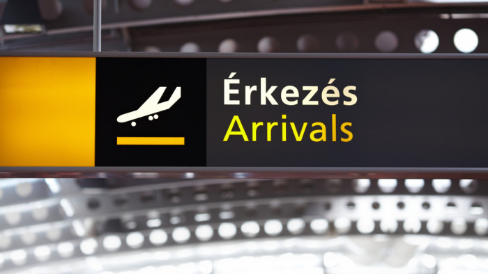Drámai jelenetek Ferihegyen egy gép kényszerleszállása után