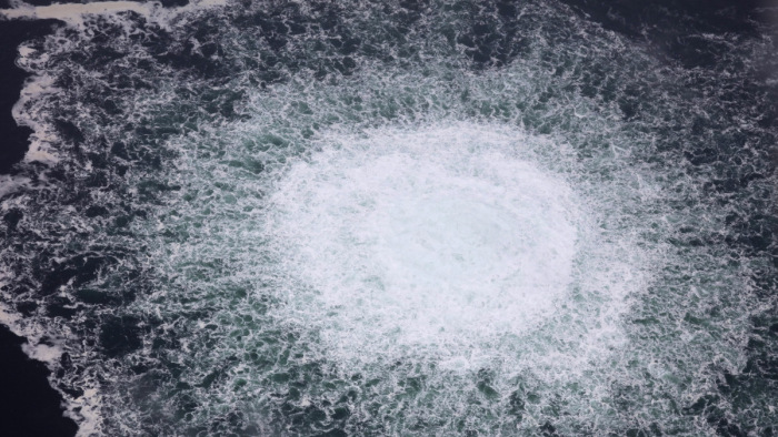 Erotikus modell robbanthatta fe az Északi Áramlatot