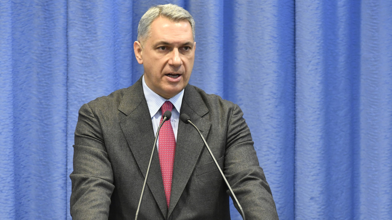 Megvan az időpont: Lázár János nagy bejelentést tett az új KRESZ-ről