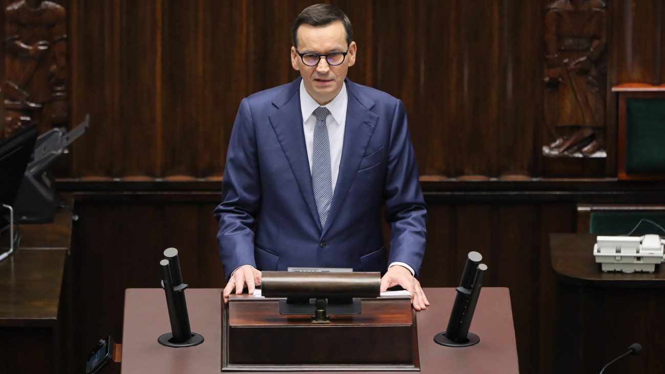 Egy kettészakadt PiS megy neki a lengyel választásoknak, és még nyerhet is