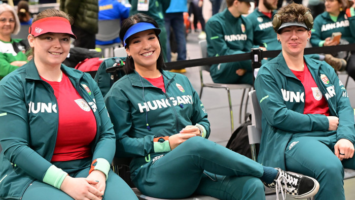 Győzött a magyar női pisztolyos csapat a trió számban, Major az ötödik aranyát nyerte