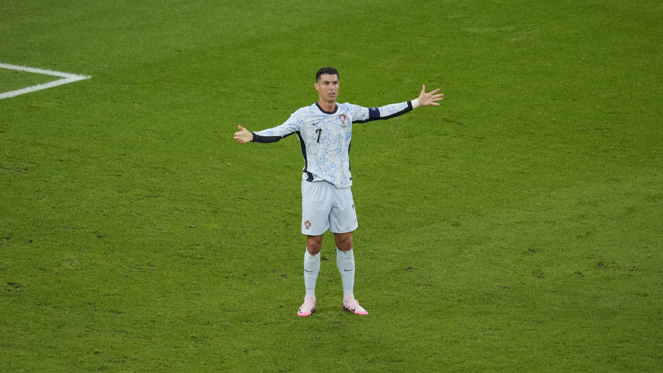 Cristiano Ronaldo súlyos kritikákat kapott „otthonról”