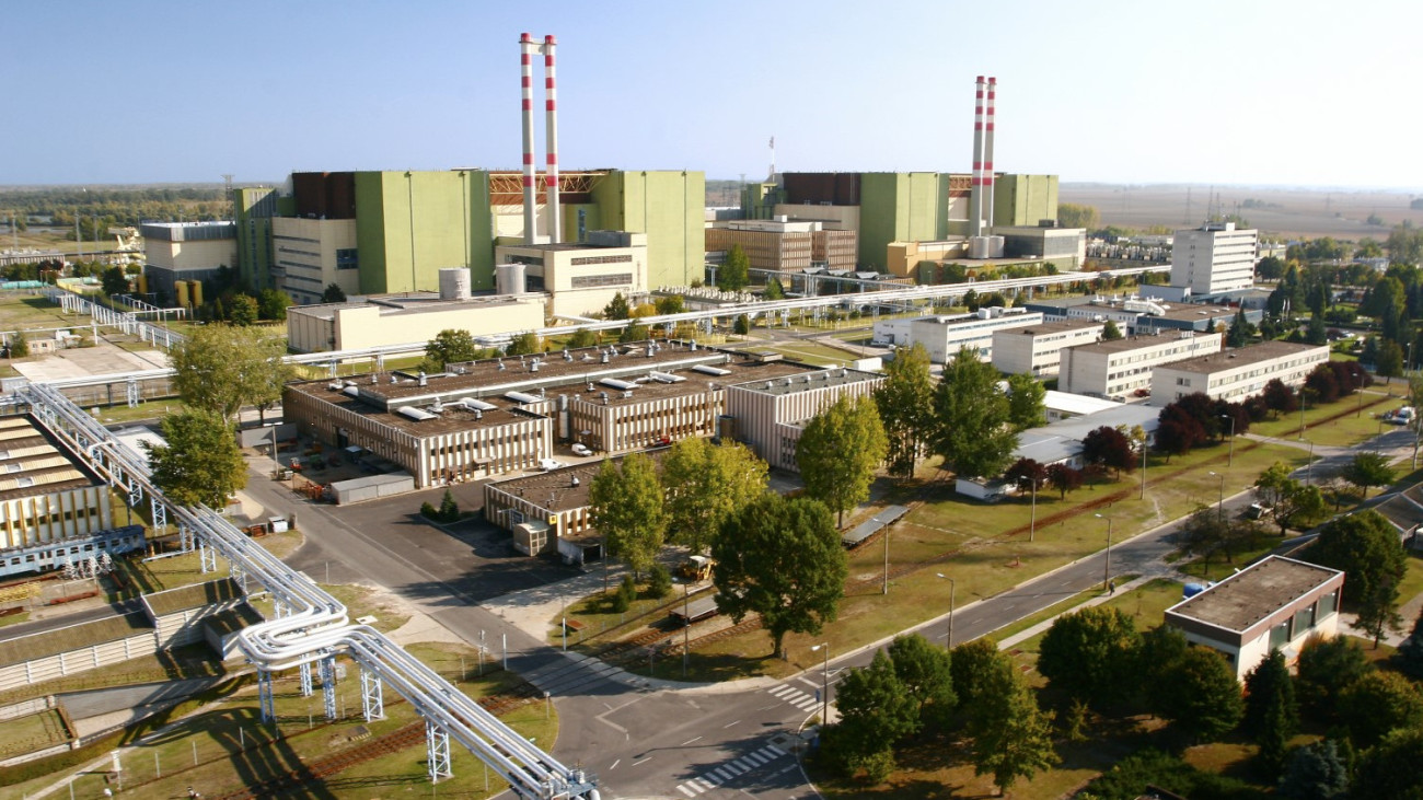 A teljes szakma Paks 1 és 2 komplex hűthetőségén dolgozik