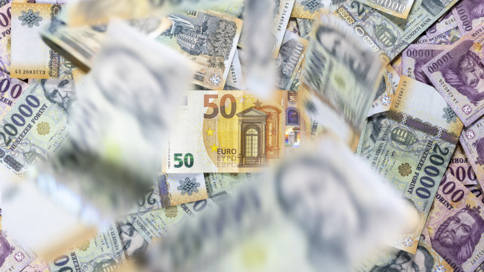 Egy súly mindenkinek – bírná-e Magyarország az euró terhét?