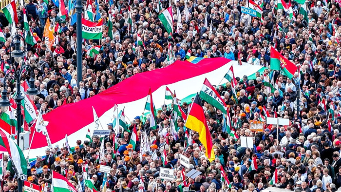 Részletek derültek ki március 15. ügyében, Orbán Viktor előtt Szijjártó Péter és Lázár János is beszédet mond, sztárok éneklik a Nemzeti dalt