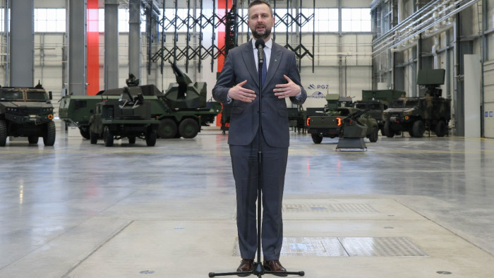 Nagy bejelentést tett a lengyel nemzetvédelmi miniszter: félmilliós tartalékos sereget állítanak föl