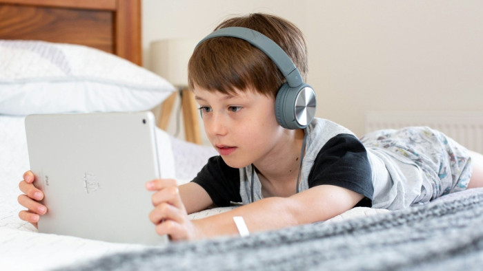 A szülők 13 százaléka tudja, mit csinál a gyerek az online térben, így hogyan várható el, hogy tőlük kérjen segítséget?