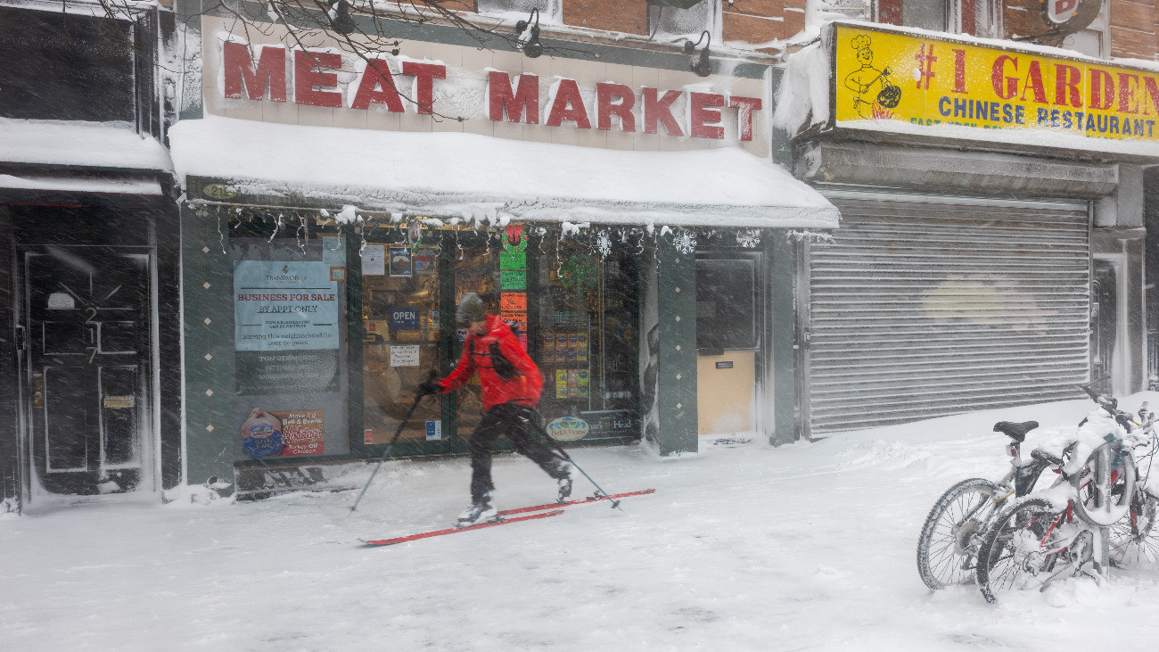 New Yorkban leállították a járműközlekedést az óriási havazás miatt – videók
