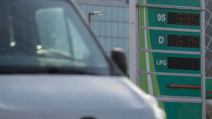 Így változik csütörtöktől a benzin ára