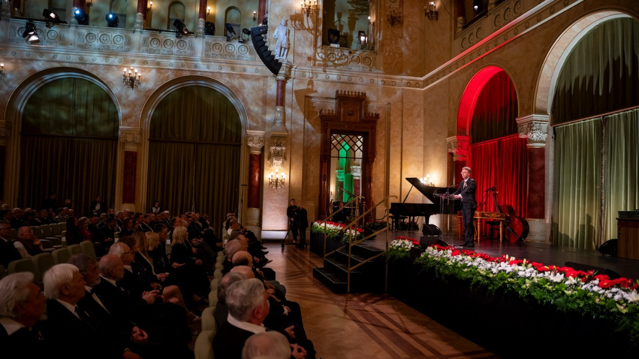 Ellepték a magyar hírességek a Vigadót – ők kapták a legrangosabb kitüntetéseket