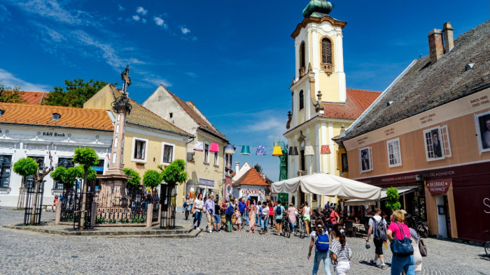 Szentendre önkormányzata visszavette kitüntetését Szűcs Balázs volt katolikus paptól
