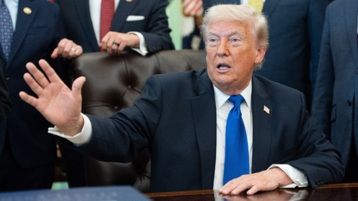 Majdnem 50 éves diplomáciai gyakorlatot rúgna fel Donald Trump