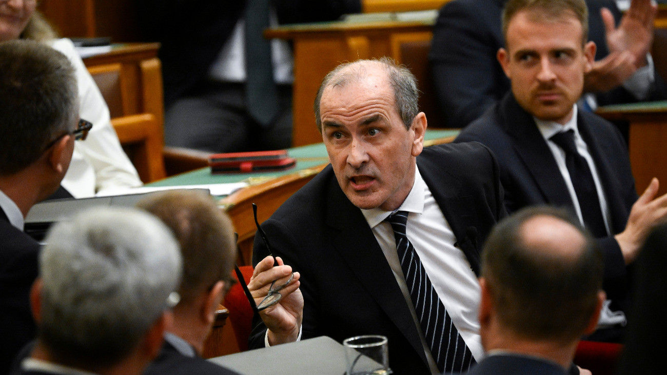 A szívhangrendeletről részletesen is állást foglalt Hegedűs Zsolt egészségügyi miniszter a parlamenti szócsata után